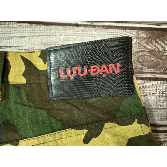 LU'U DAN Camoflage print cotton cordura Straight-Leg Jeans sz 52 green NWOT $335 - Picture 5 of 7